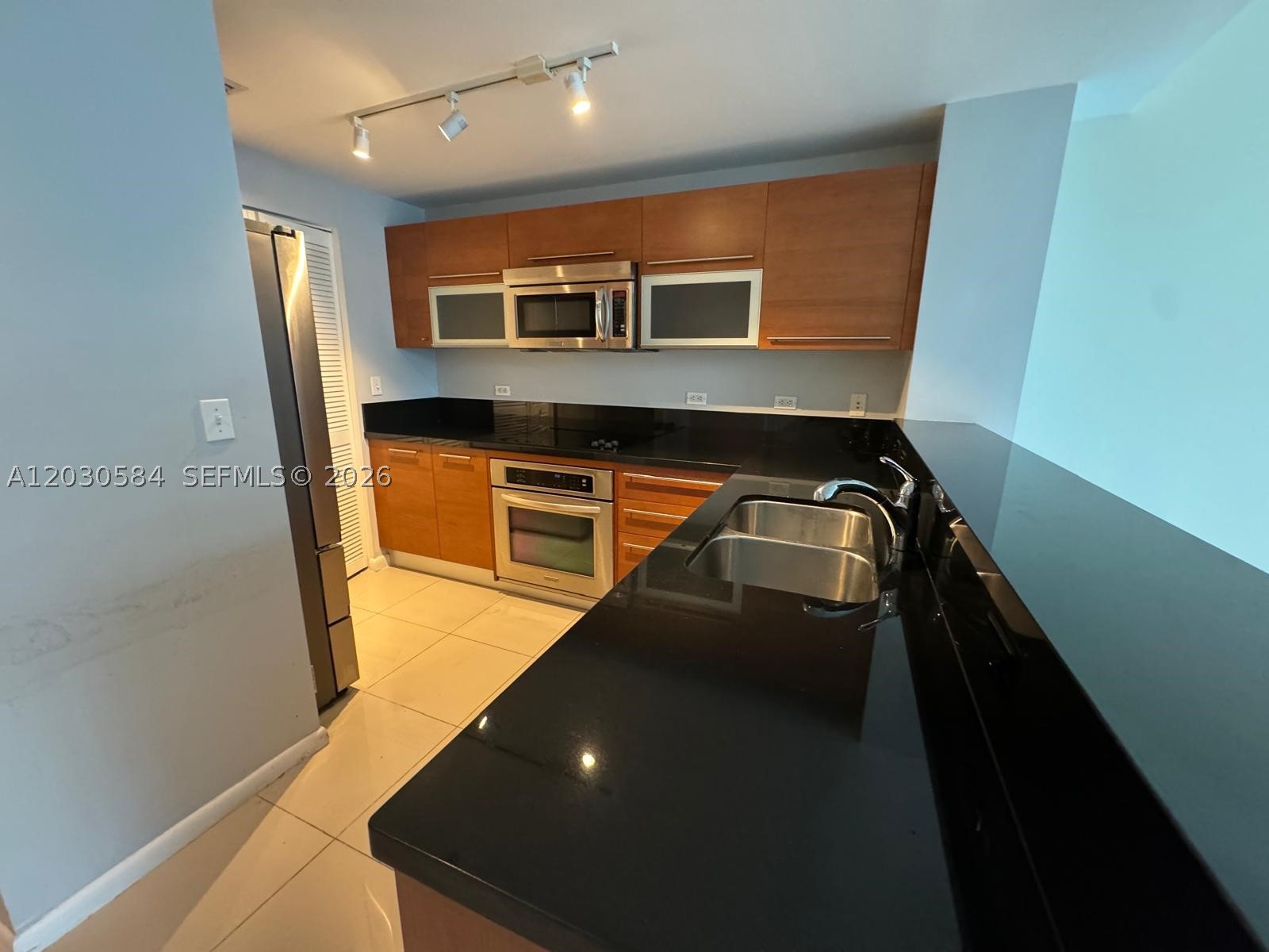 244 Biscayne Blvd #2105, Miami FL 33132