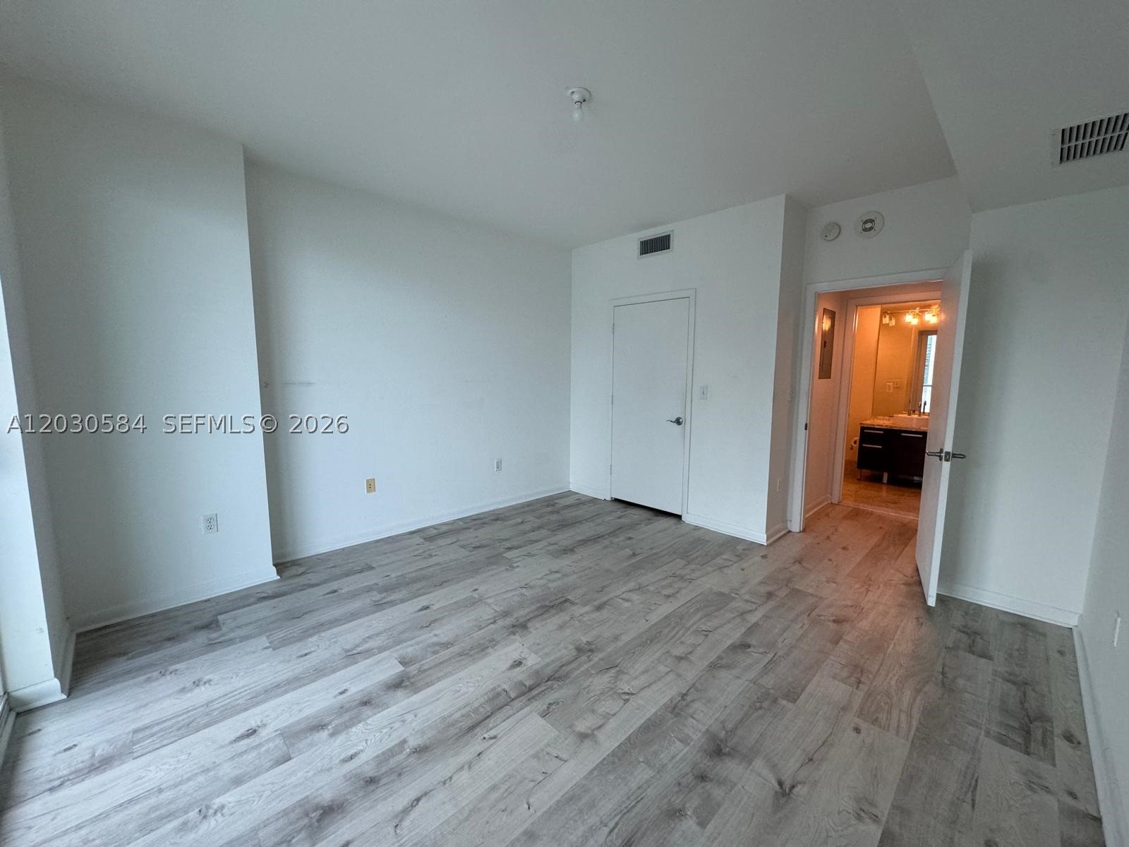 244 Biscayne Blvd #2105, Miami FL 33132