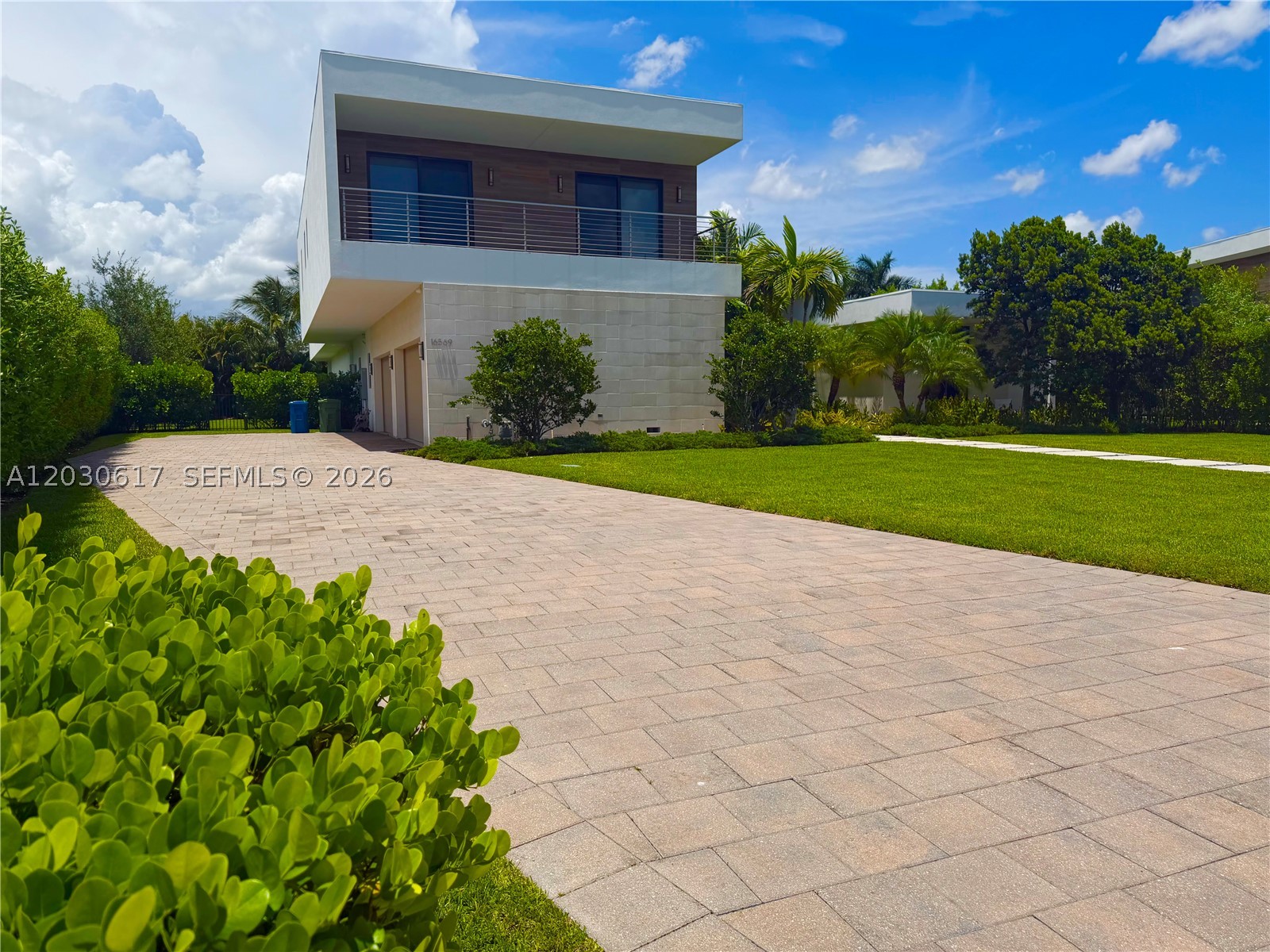 16569 Botaniko Dr N, Weston FL 33326