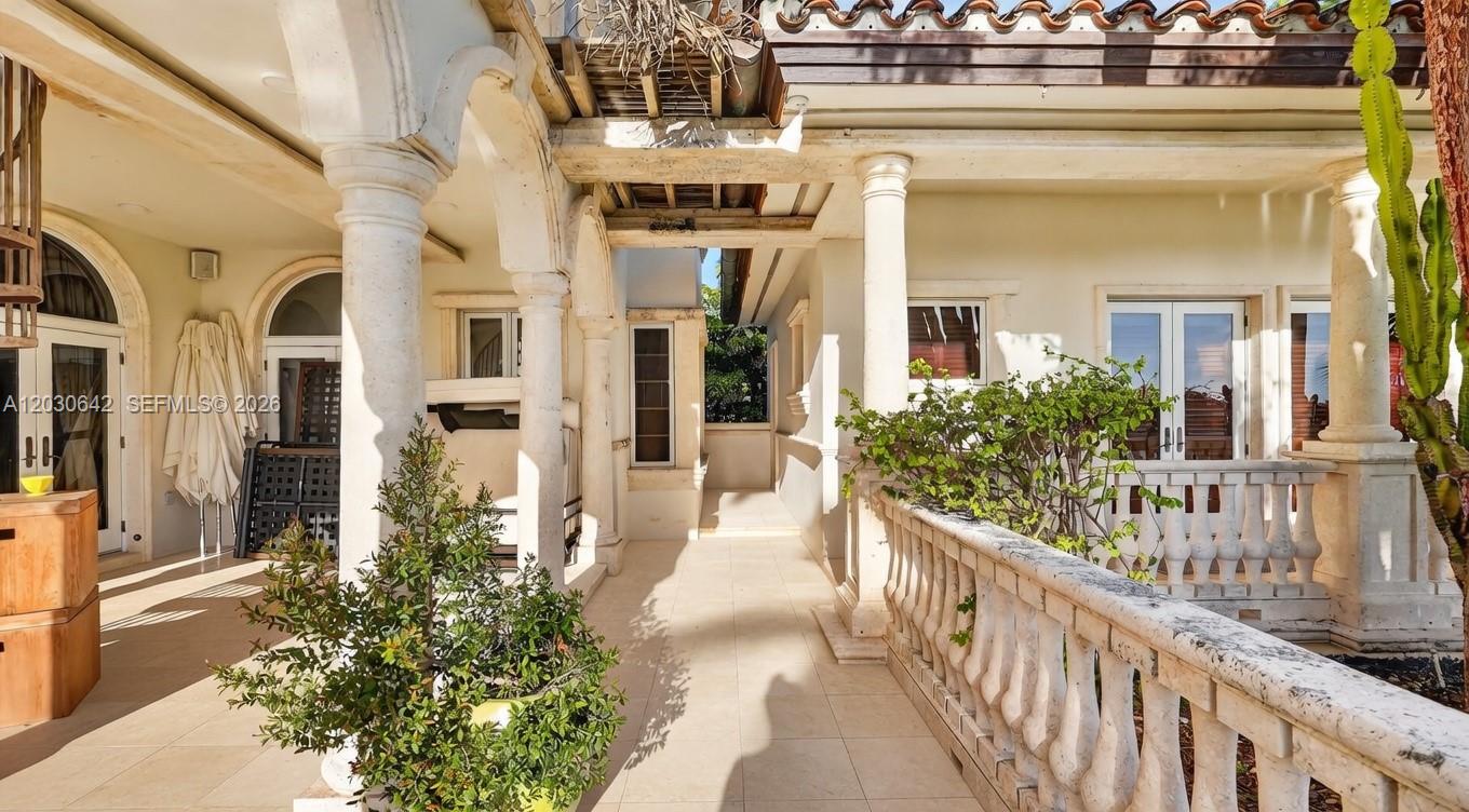 260 Cape Florida Dr, Key Biscayne FL 33149