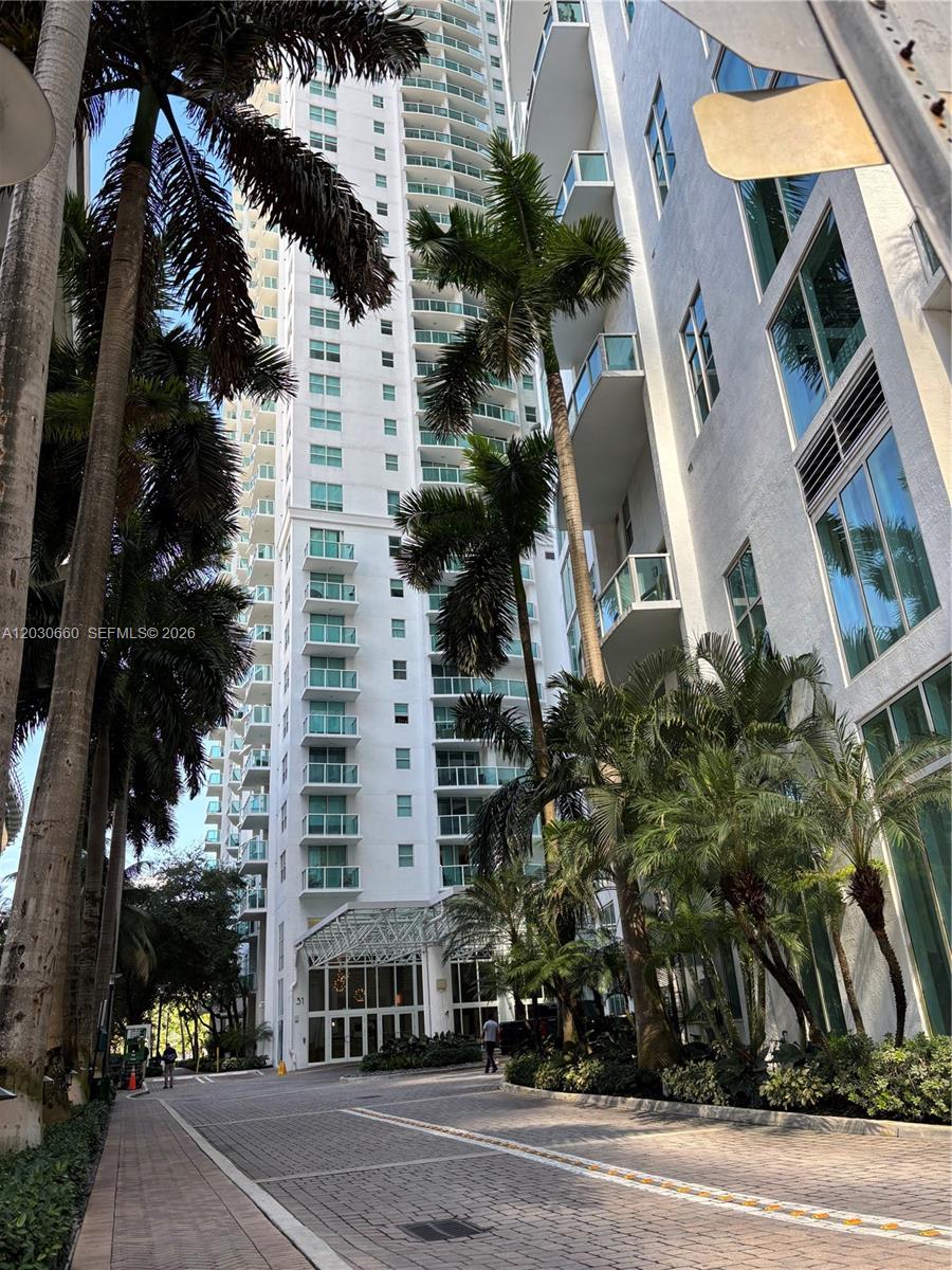 31 SE 5th St #2103, Miami FL 33131