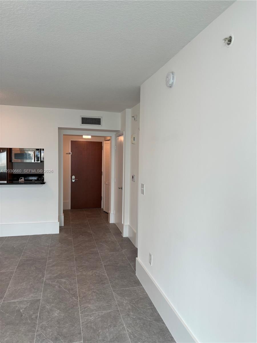 31 SE 5th St #2103, Miami FL 33131