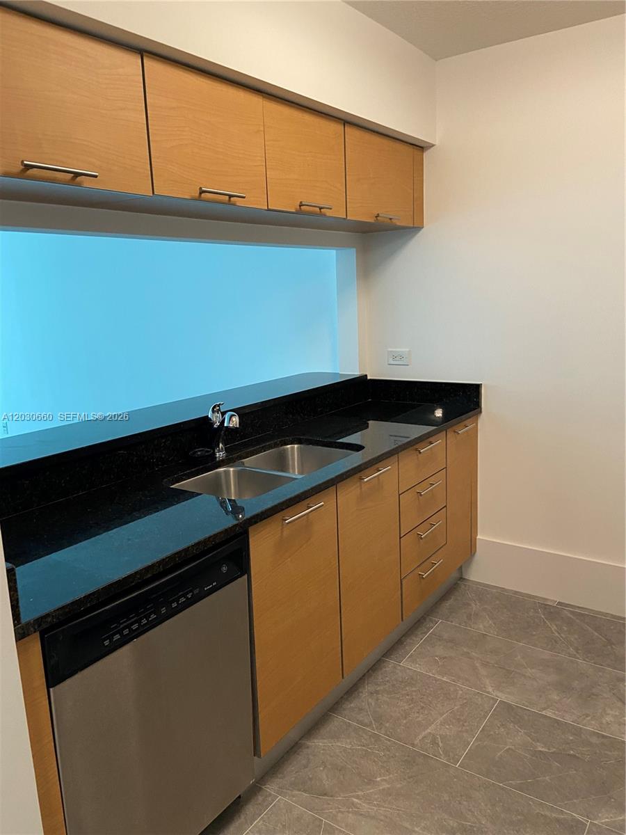 31 SE 5th St #2103, Miami FL 33131