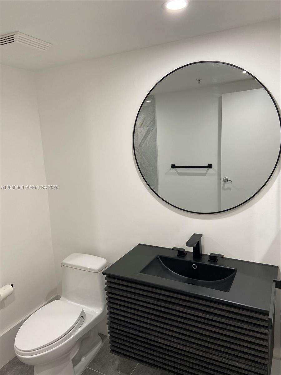 31 SE 5th St #2103, Miami FL 33131