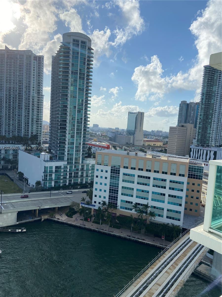 31 SE 5th St #2103, Miami FL 33131