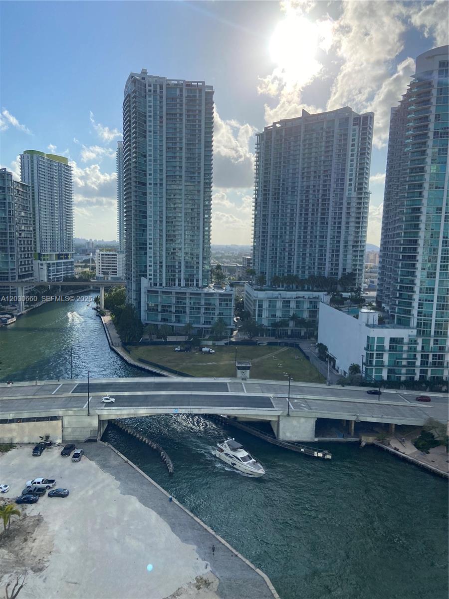 31 SE 5th St #2103, Miami FL 33131