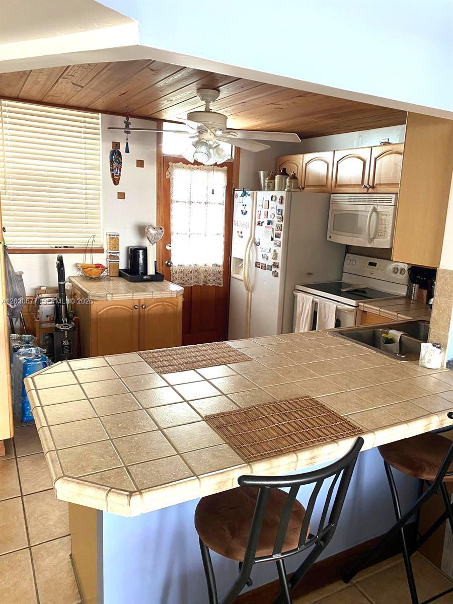 3545 NE 166th St #908, North Miami Beach FL 33160
