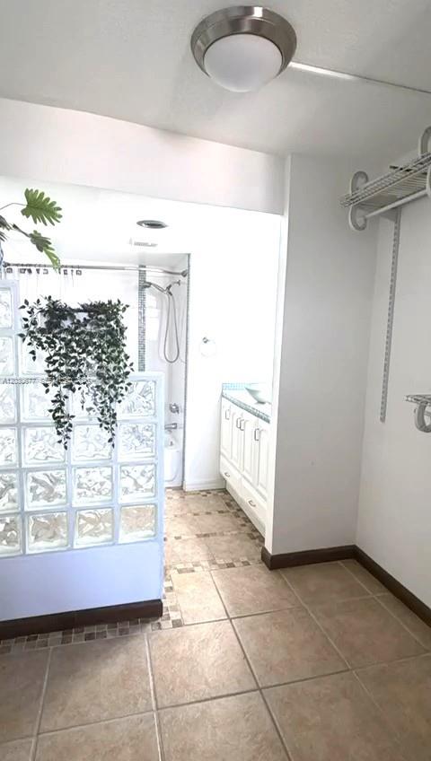 3545 NE 166th St #908, North Miami Beach FL 33160