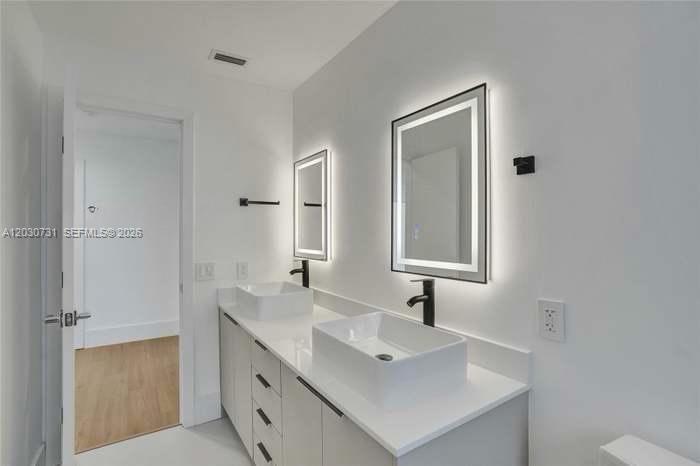 852 Heritage Dr, Weston FL 33326