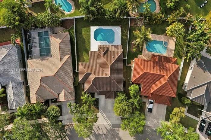 852 Heritage Dr, Weston FL 33326