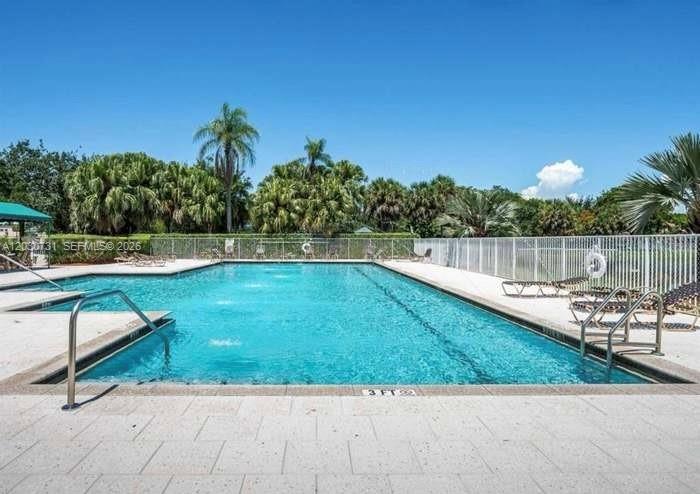 852 Heritage Dr, Weston FL 33326