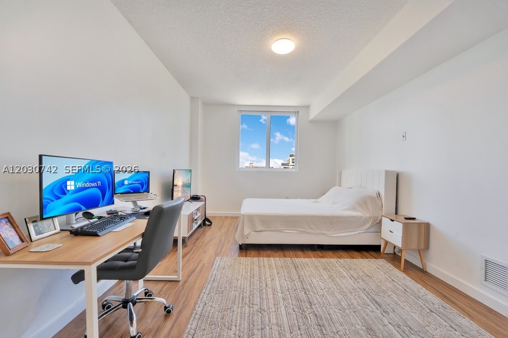 601 NE 23rd St #1406, Miami FL 33137