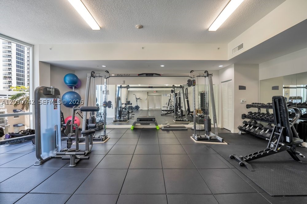 601 NE 23rd St #1406, Miami FL 33137