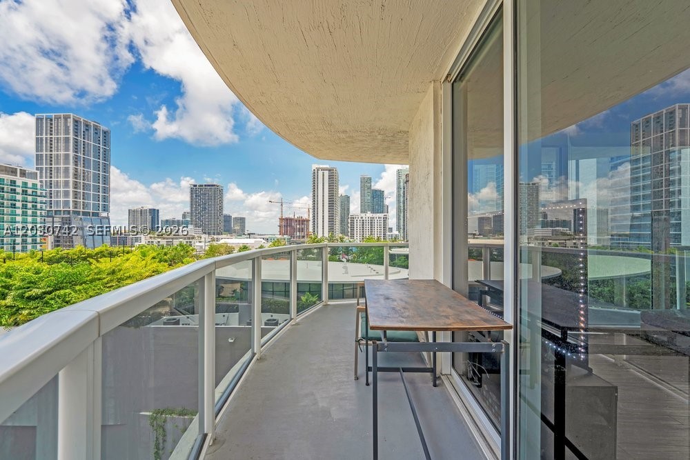 601 NE 23rd St #1406, Miami FL 33137