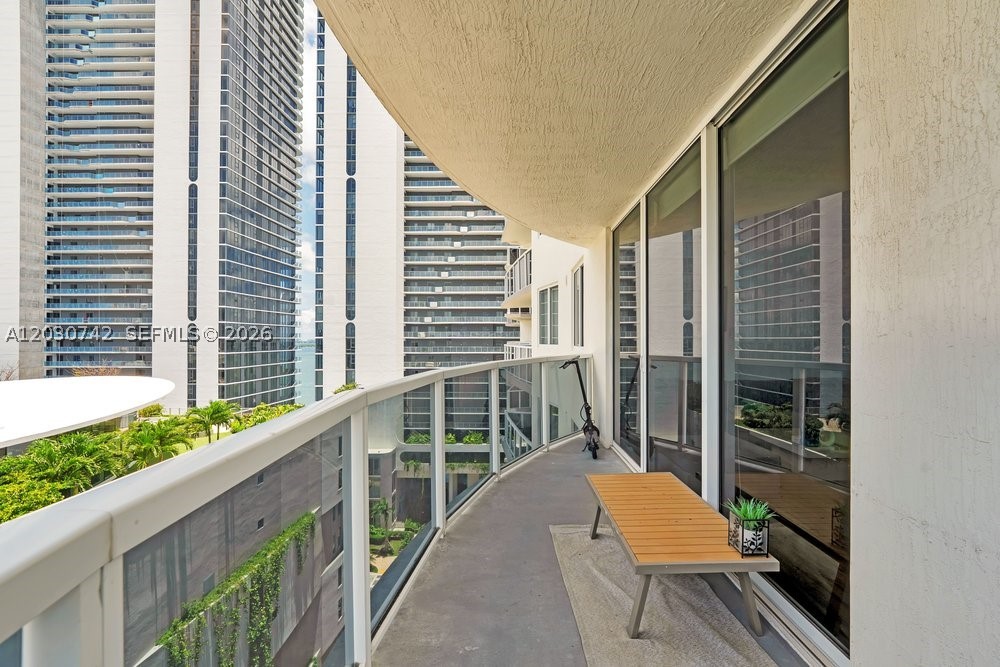 601 NE 23rd St #1406, Miami FL 33137