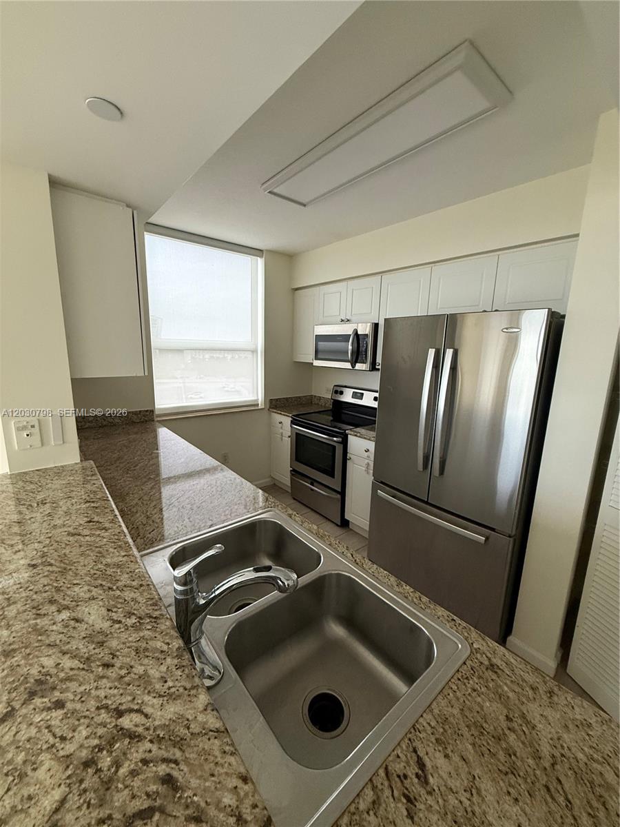 19501 W Country Club Dr #809, Aventura FL 33180