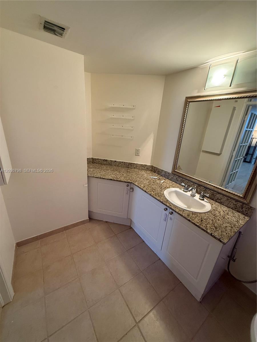 19501 W Country Club Dr #809, Aventura FL 33180