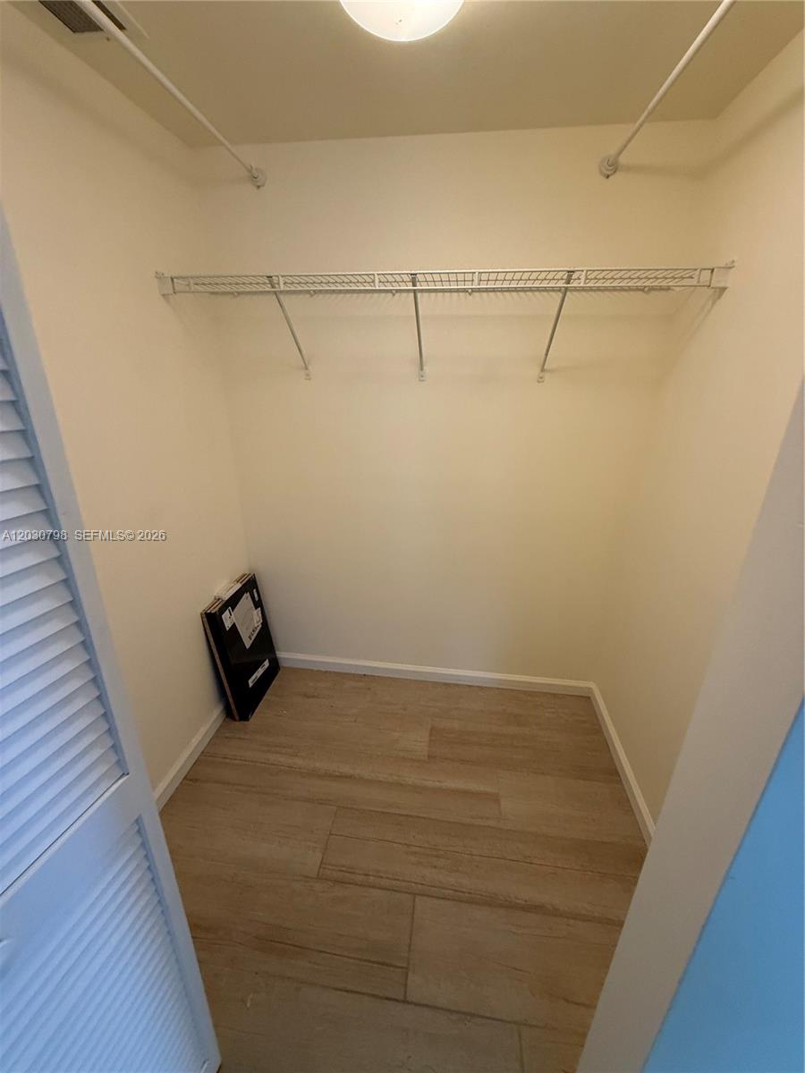 19501 W Country Club Dr #809, Aventura FL 33180