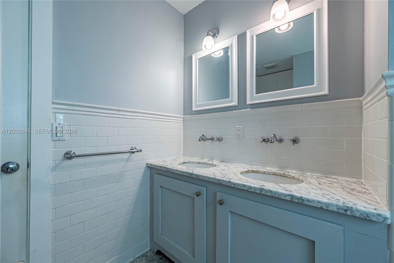 8942 Carlyle Ave, Surfside FL 33154