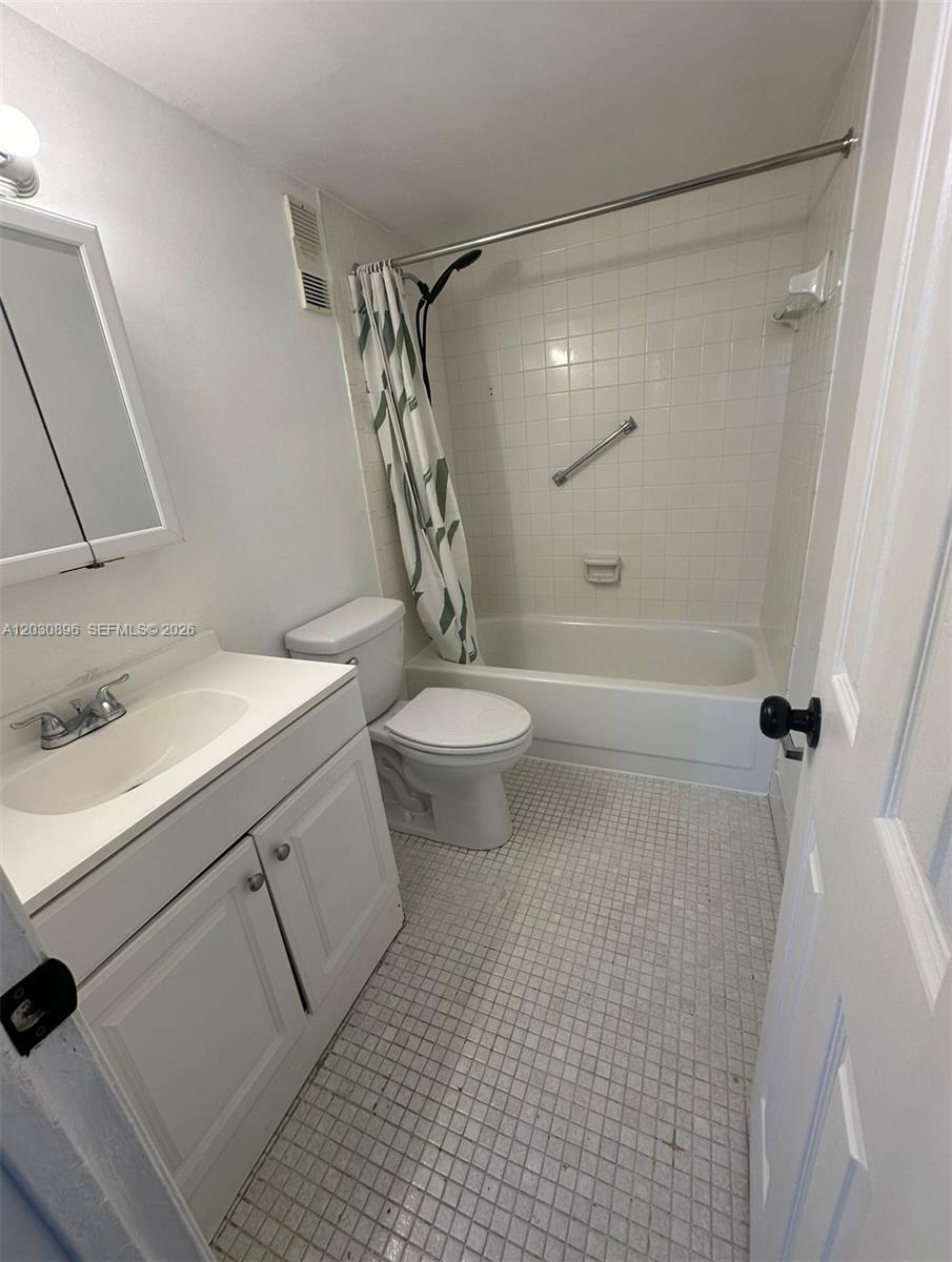 5055 NW 7th St #409, Miami FL 33126