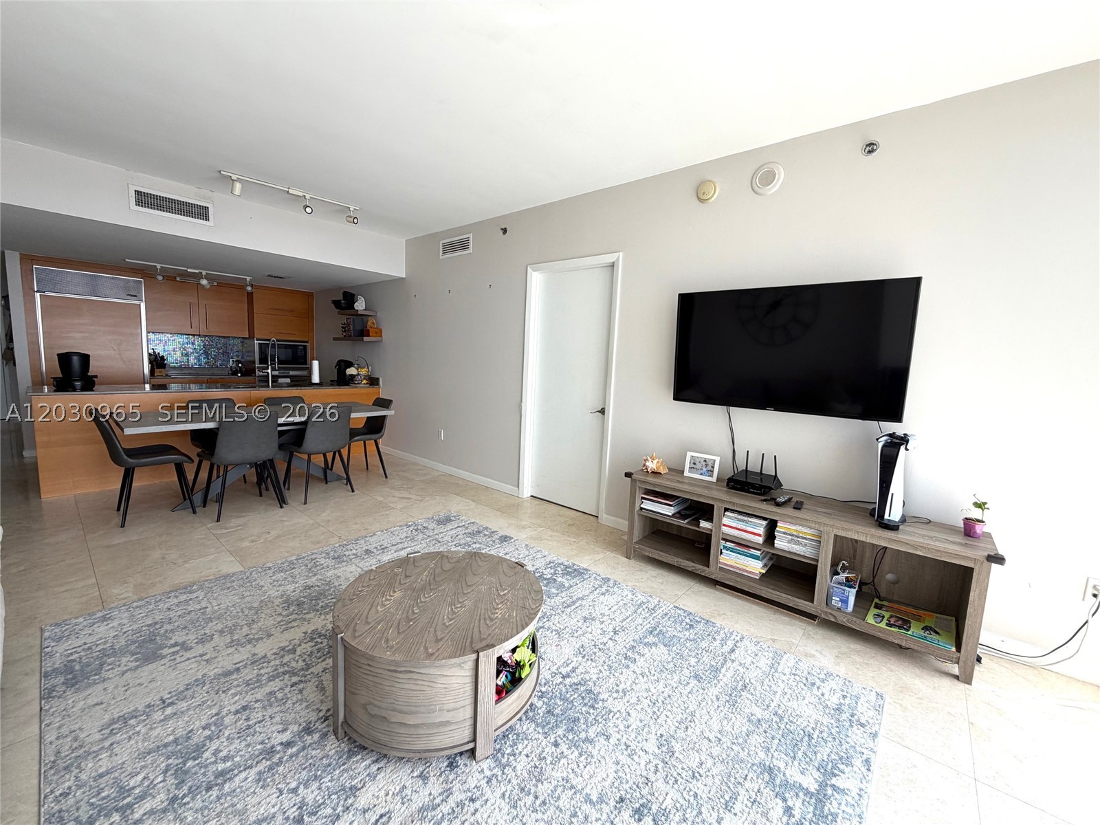 475 Brickell ave #2707, Miami FL 33131