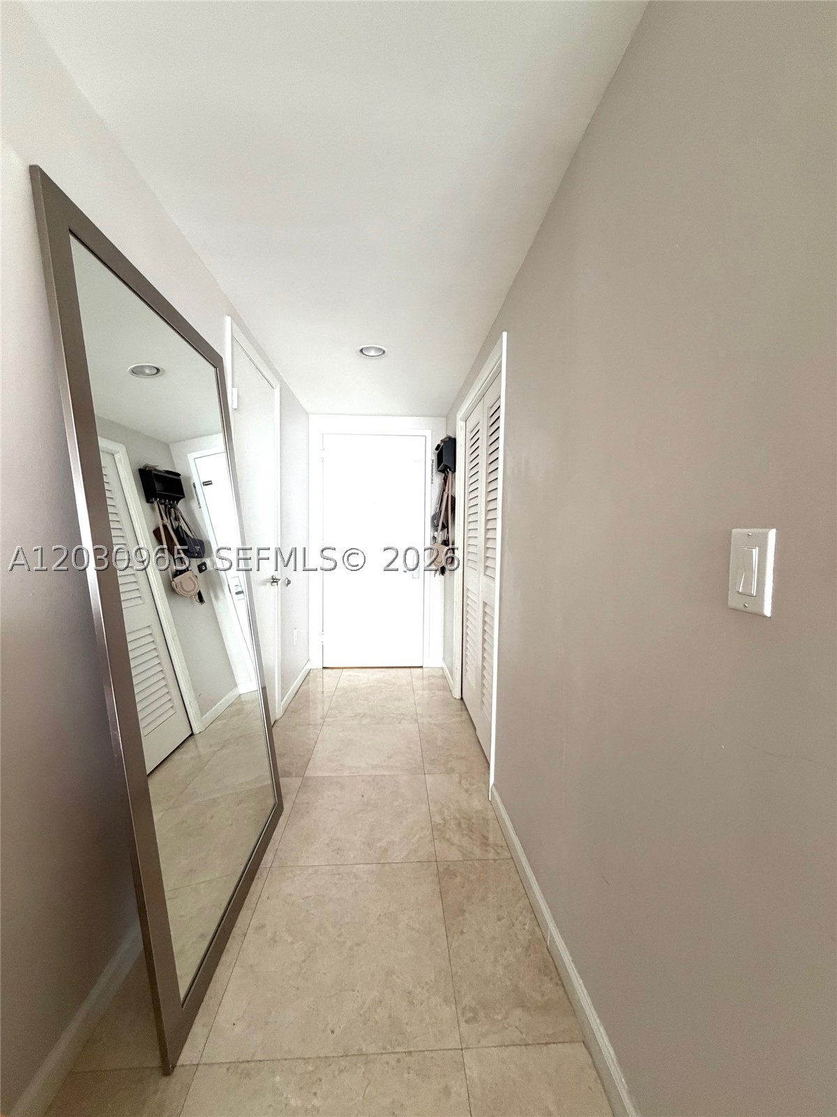 475 Brickell ave #2707, Miami FL 33131