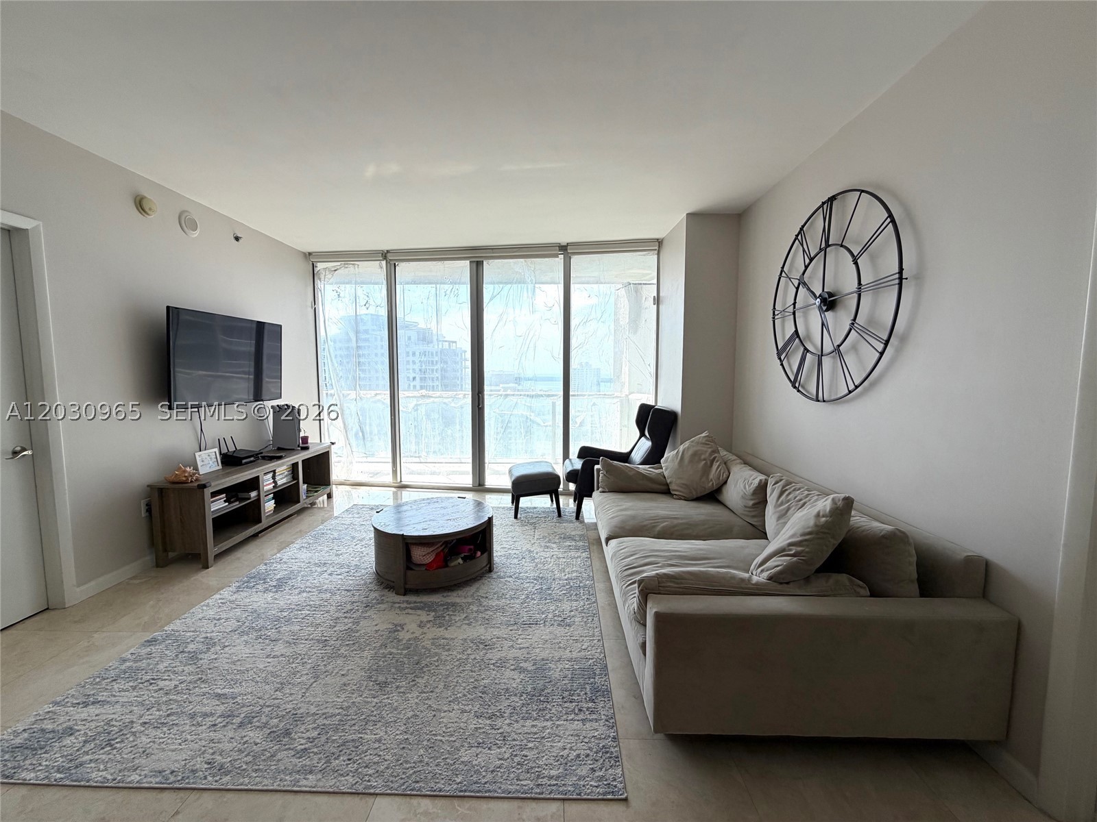475 Brickell ave #2707, Miami FL 33131