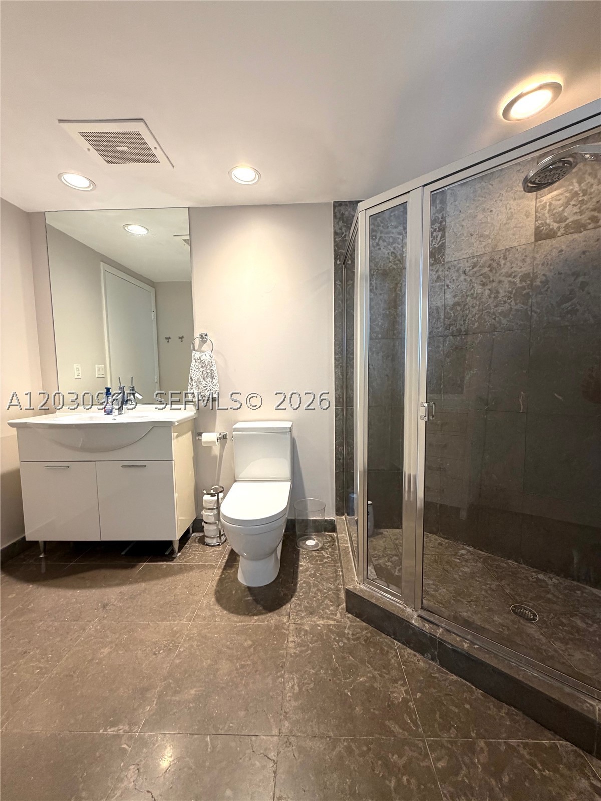 475 Brickell ave #2707, Miami FL 33131