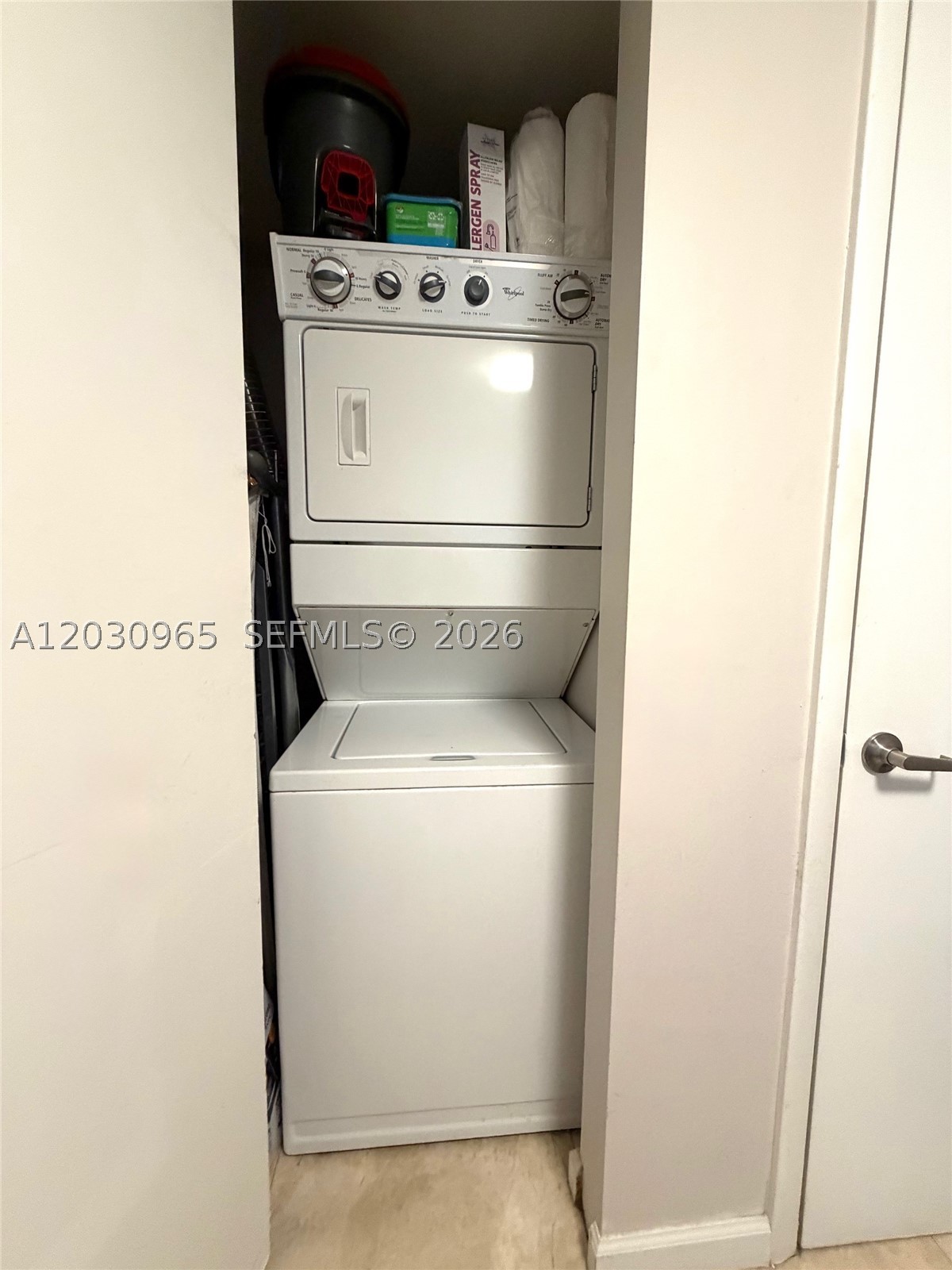 475 Brickell ave #2707, Miami FL 33131