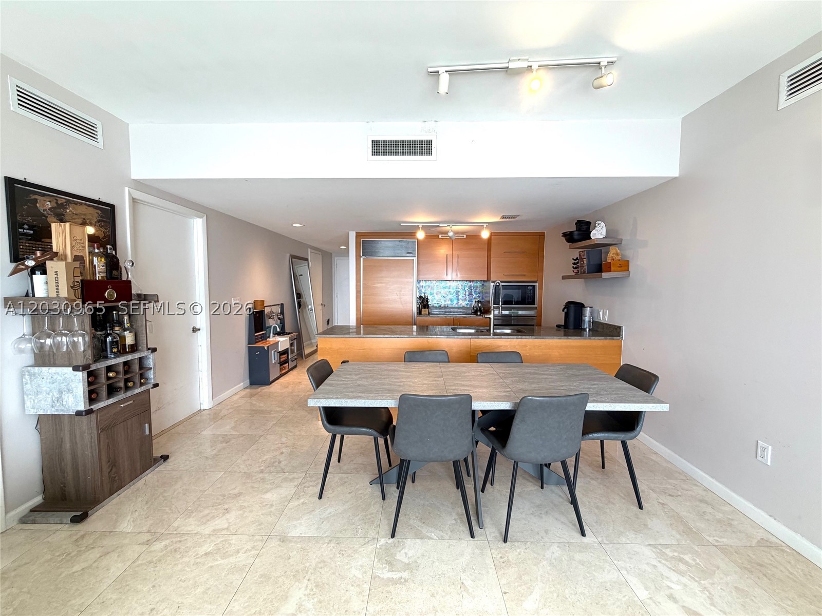 475 Brickell ave #2707, Miami FL 33131