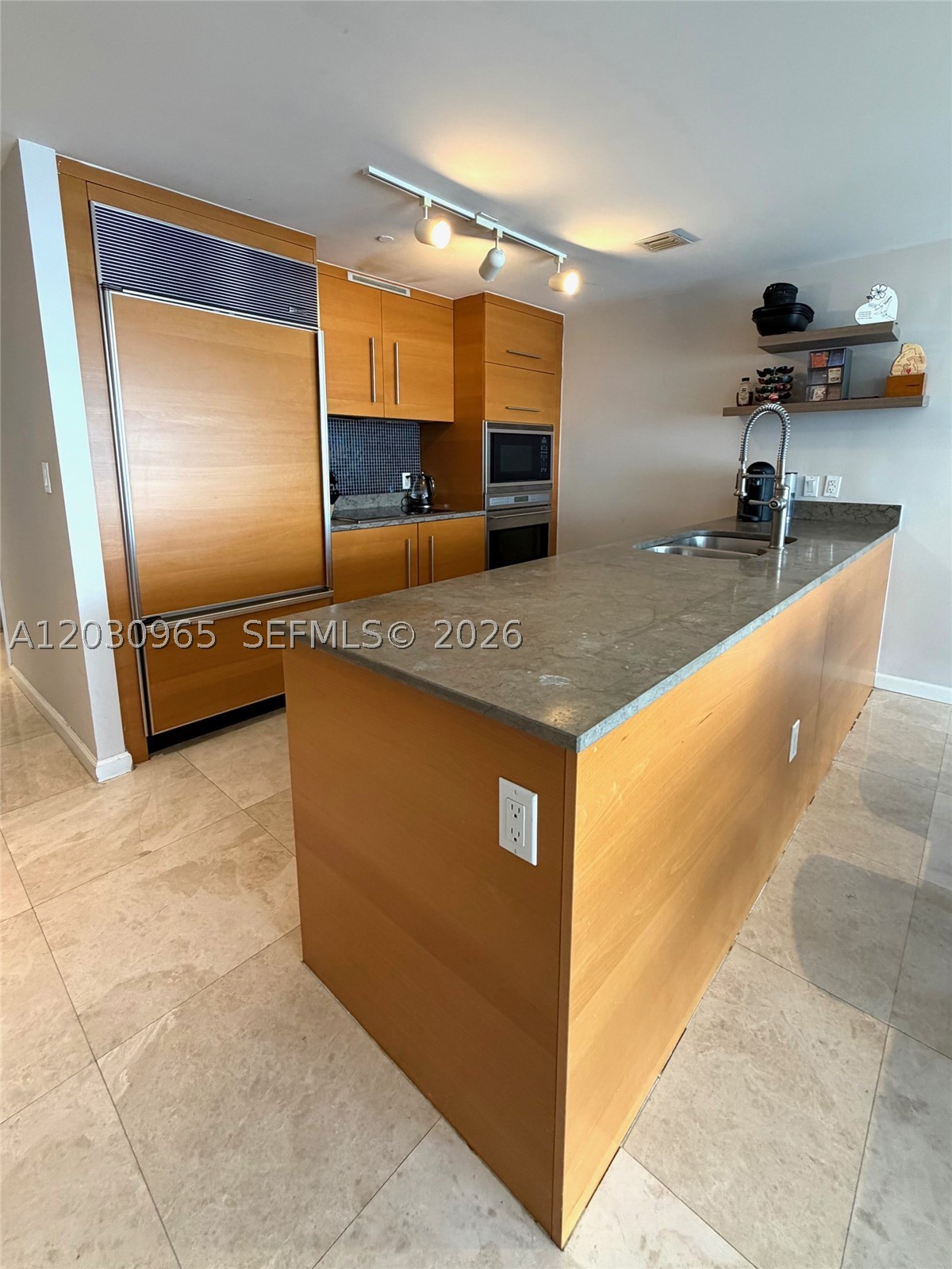 475 Brickell ave #2707, Miami FL 33131