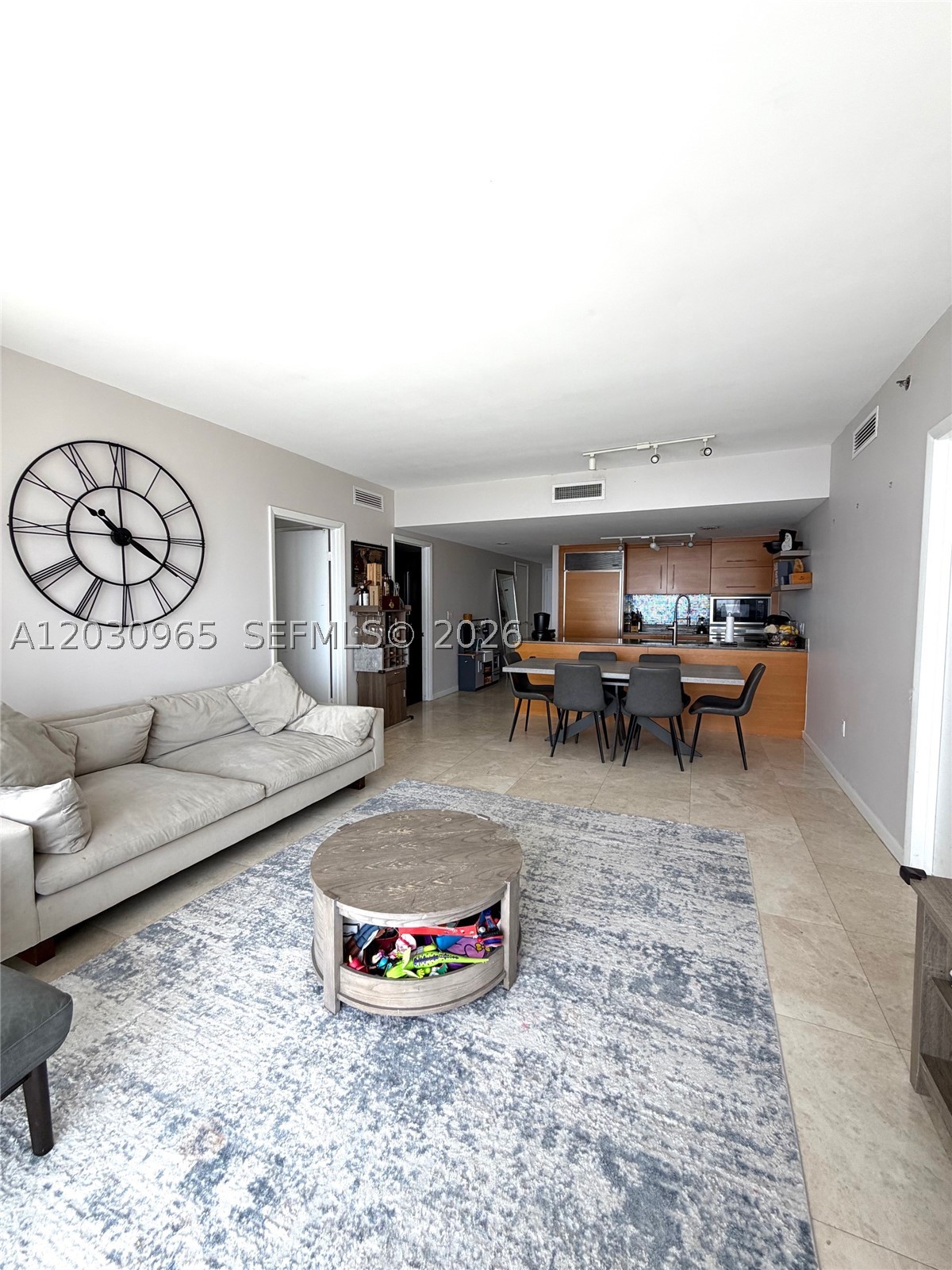 475 Brickell ave #2707, Miami FL 33131