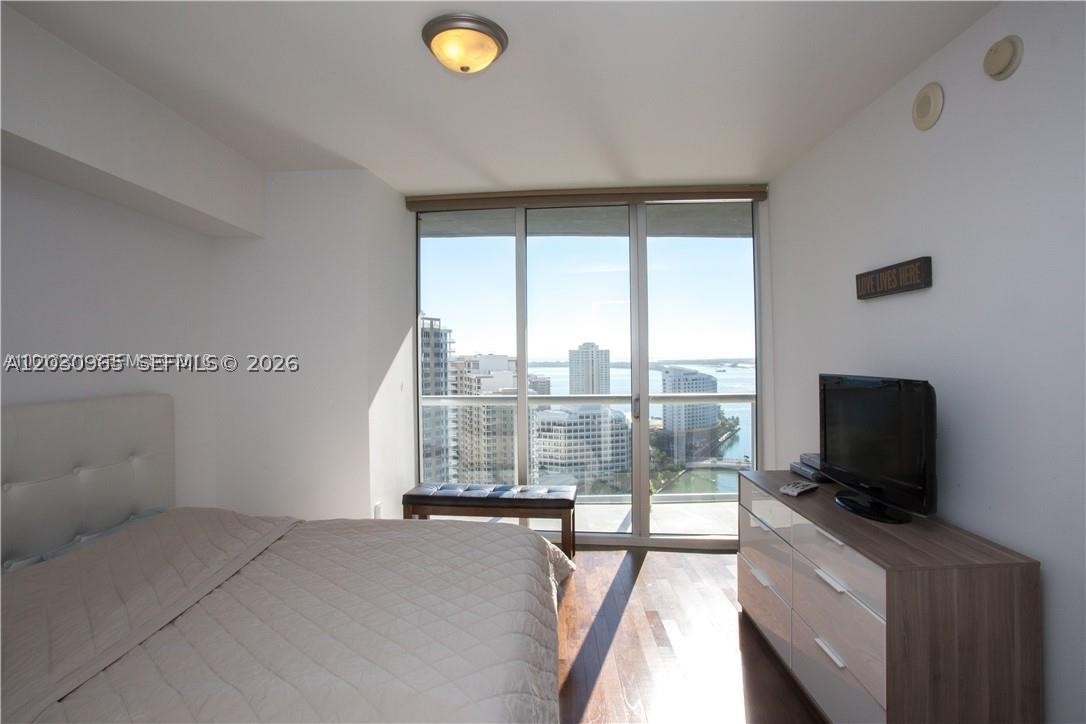 475 Brickell ave #2707, Miami FL 33131