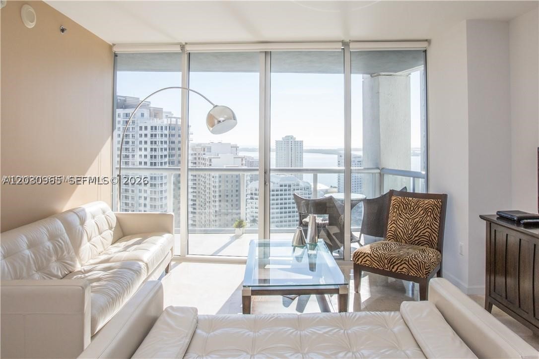 475 Brickell ave #2707, Miami FL 33131