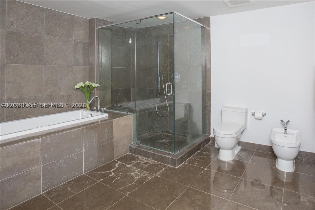 475 Brickell ave #2707, Miami FL 33131