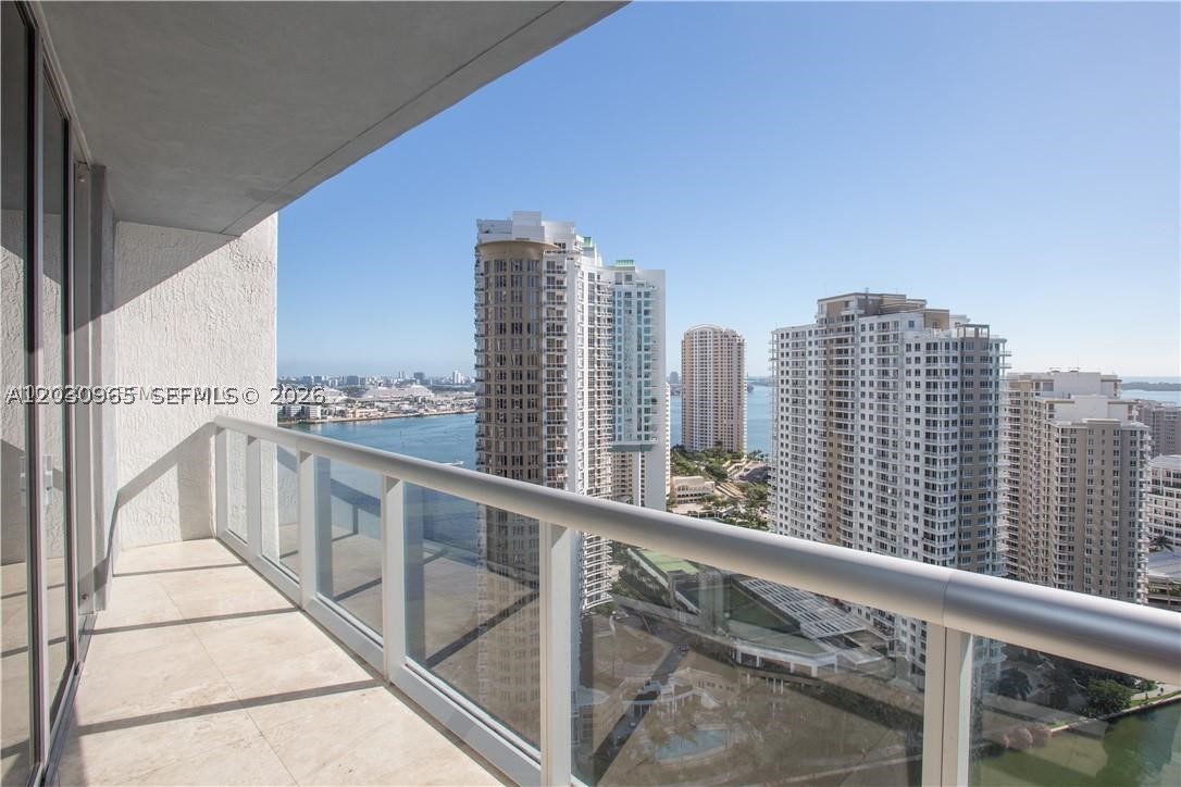 475 Brickell ave #2707, Miami FL 33131