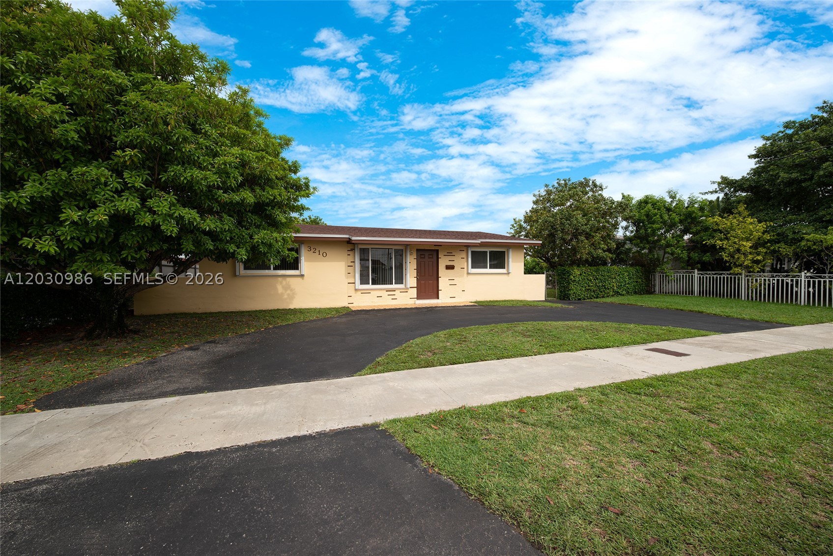 3210 SW 94th Ct, Miami FL 33165