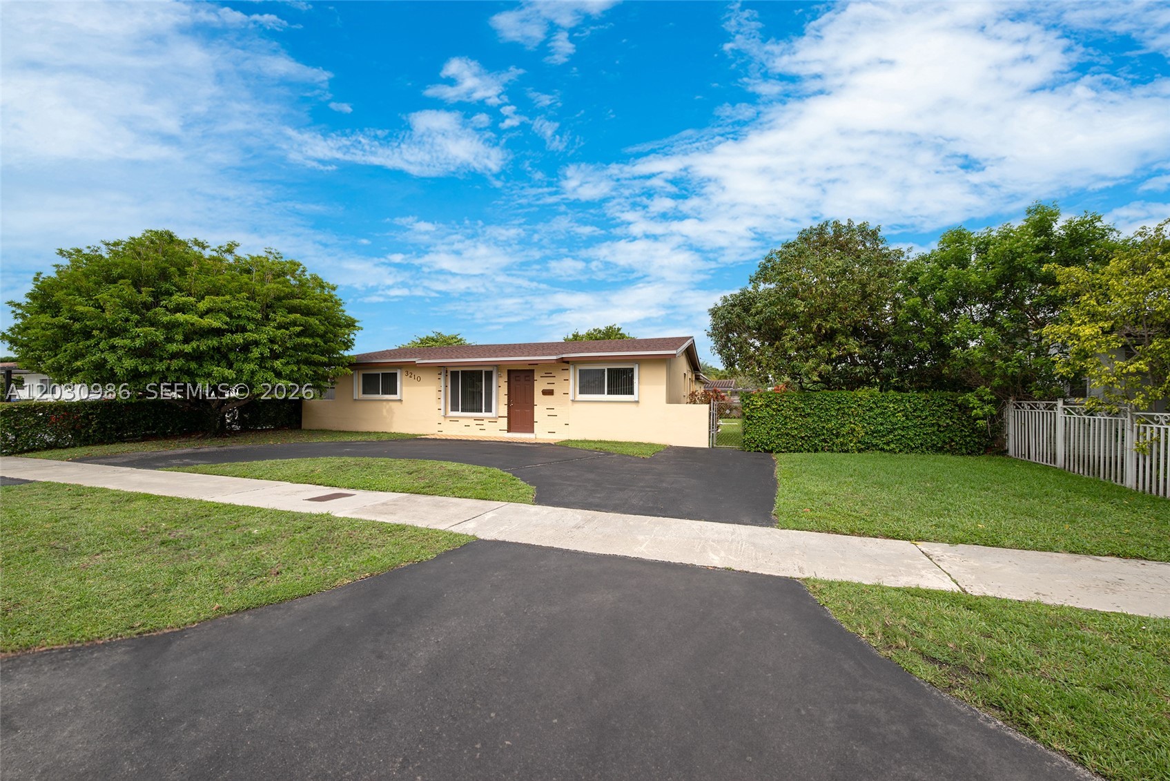 3210 SW 94th Ct, Miami FL 33165