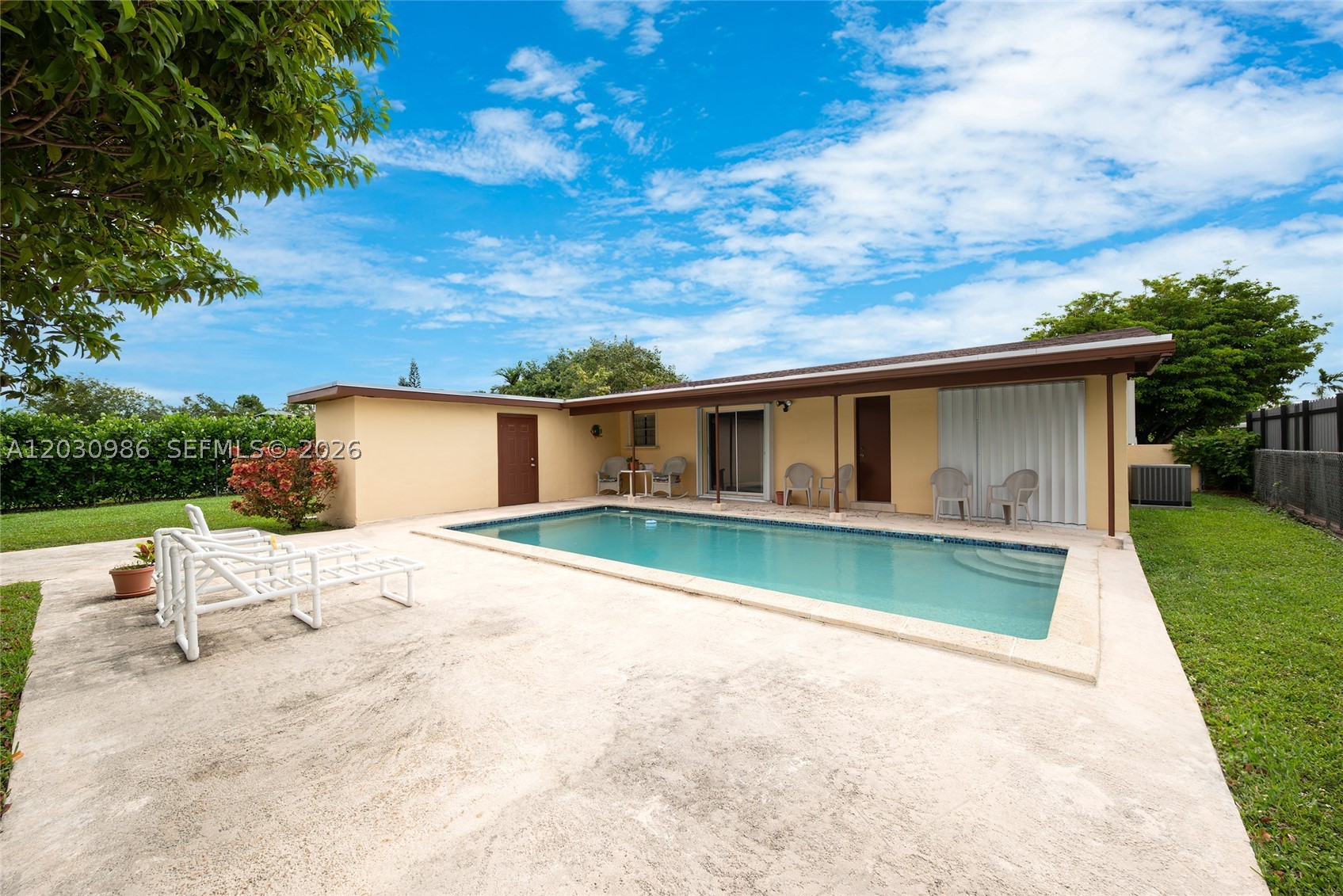 3210 SW 94th Ct, Miami FL 33165