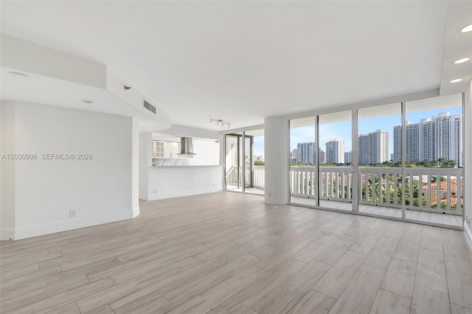 1000 Island Blvd #707, Aventura FL 33160