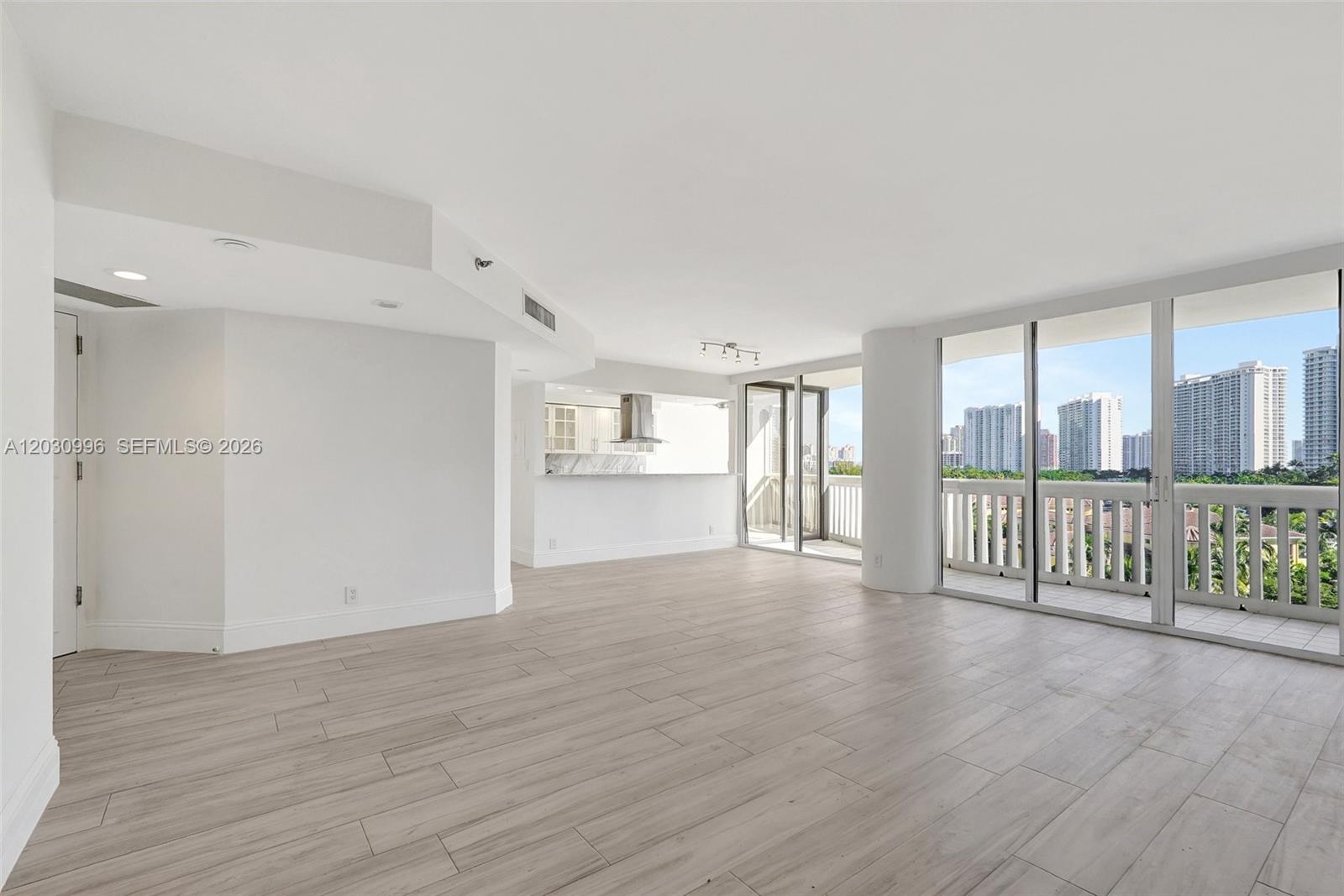 1000 Island Blvd #707, Aventura FL 33160