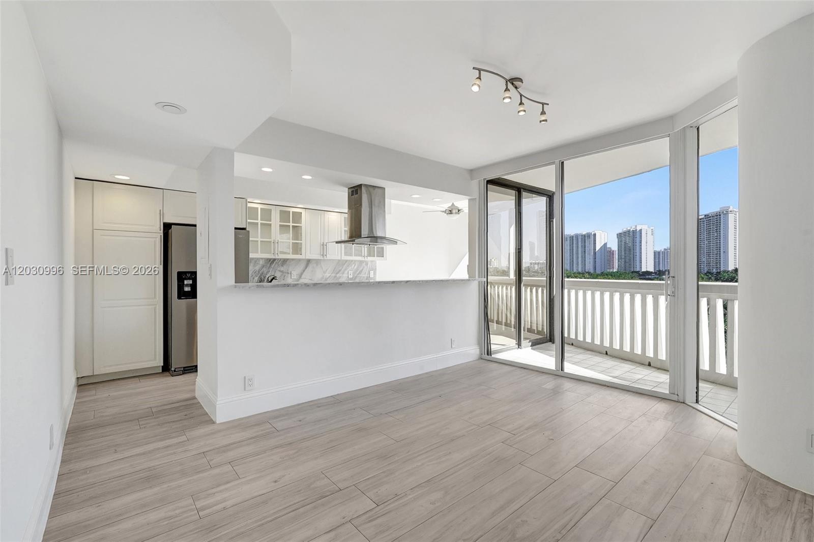 1000 Island Blvd #707, Aventura FL 33160