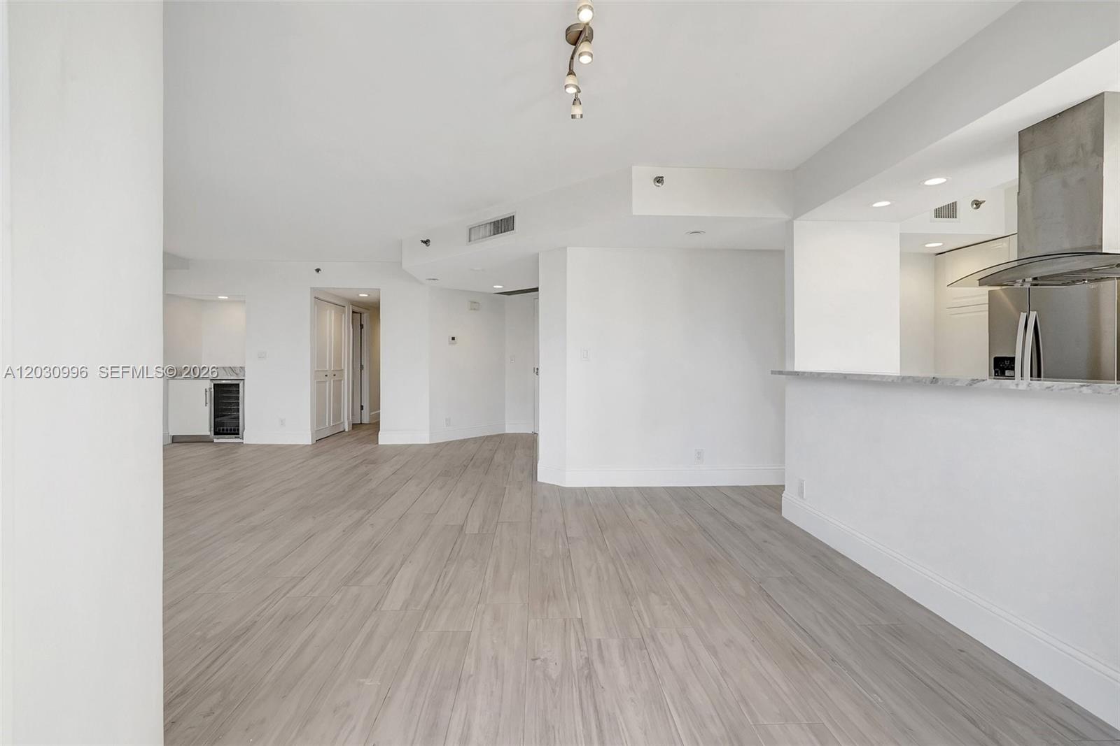 1000 Island Blvd #707, Aventura FL 33160