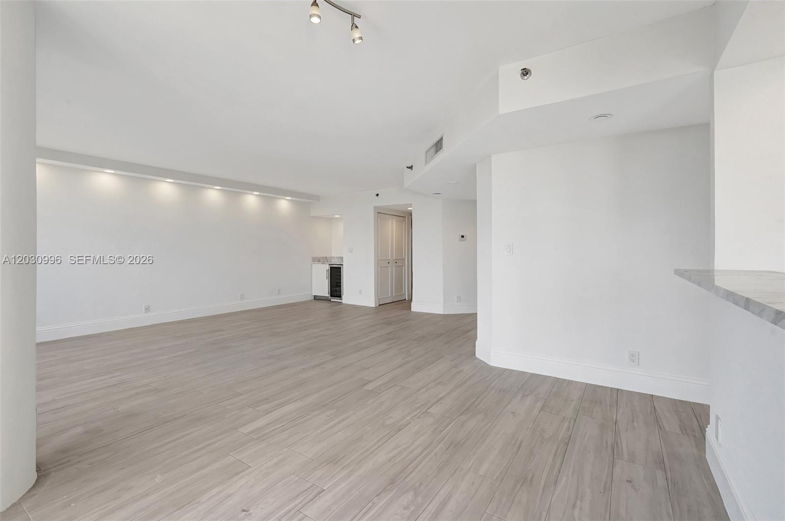 1000 Island Blvd #707, Aventura FL 33160