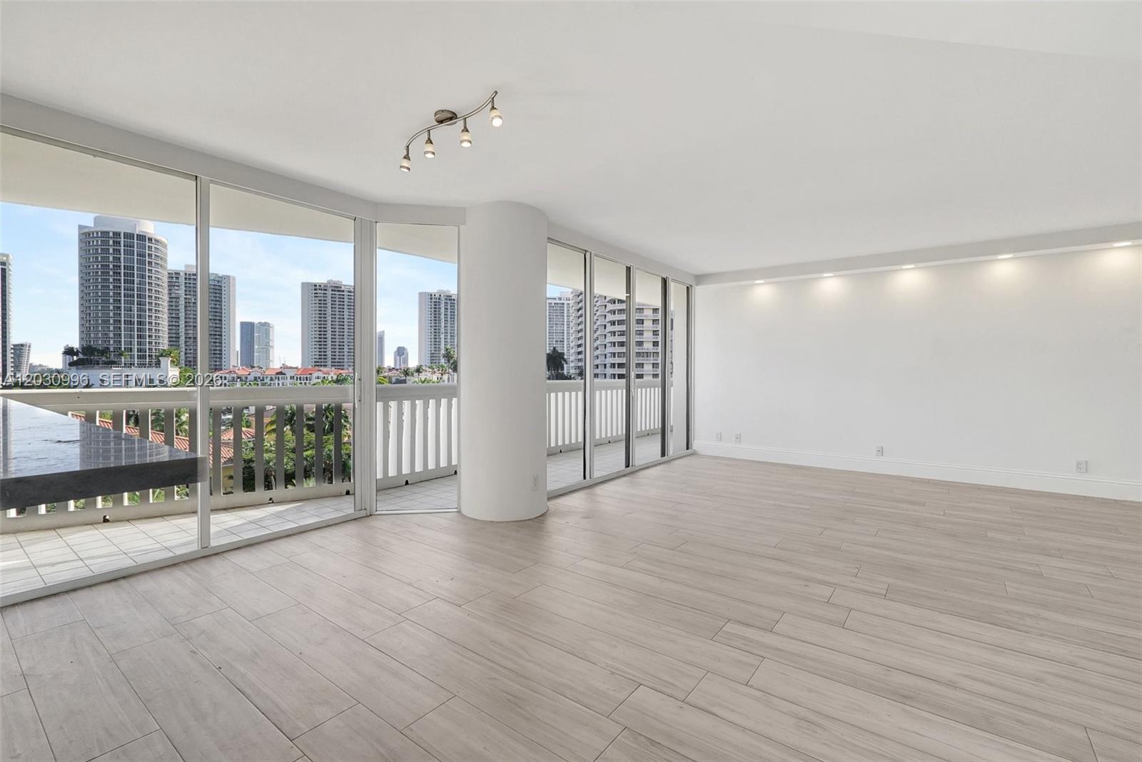 1000 Island Blvd #707, Aventura FL 33160