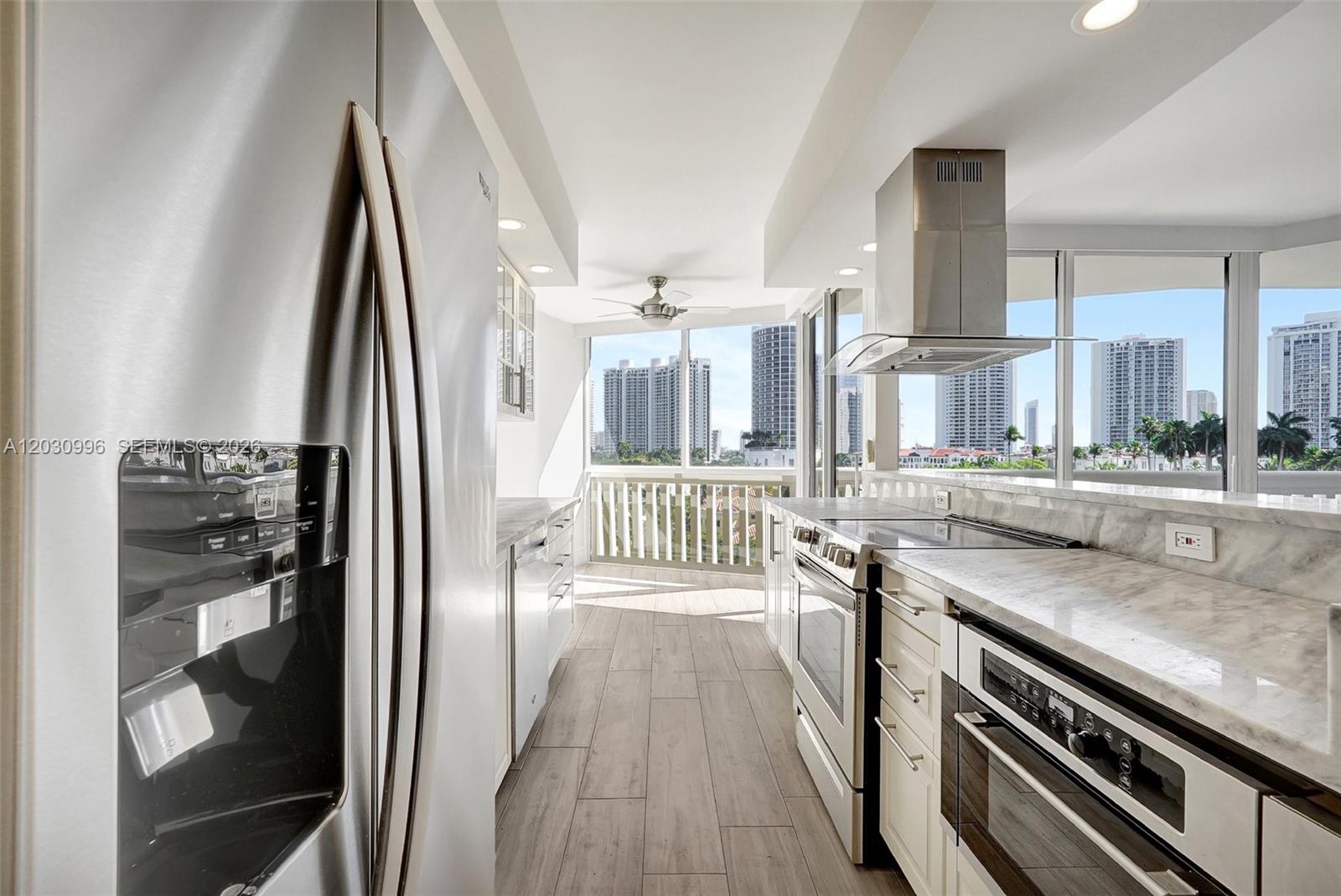 1000 Island Blvd #707, Aventura FL 33160