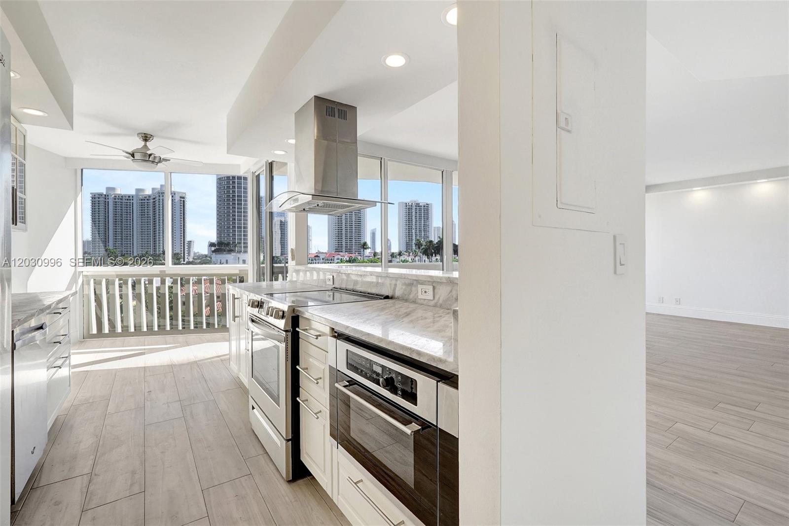 1000 Island Blvd #707, Aventura FL 33160
