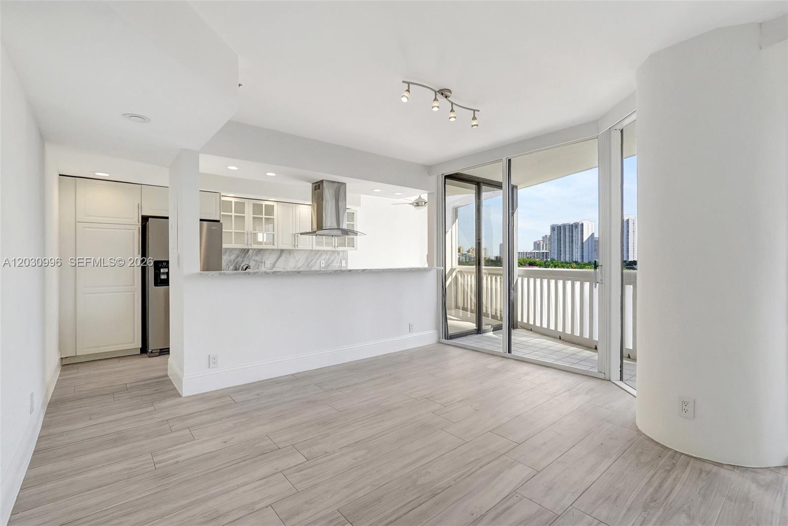 1000 Island Blvd #707, Aventura FL 33160