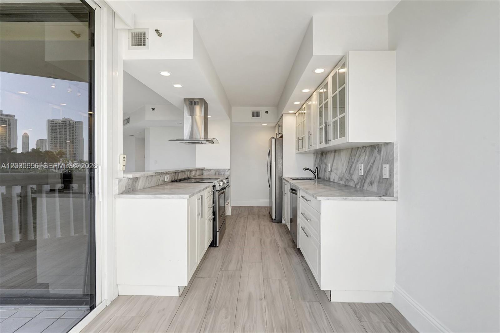 1000 Island Blvd #707, Aventura FL 33160