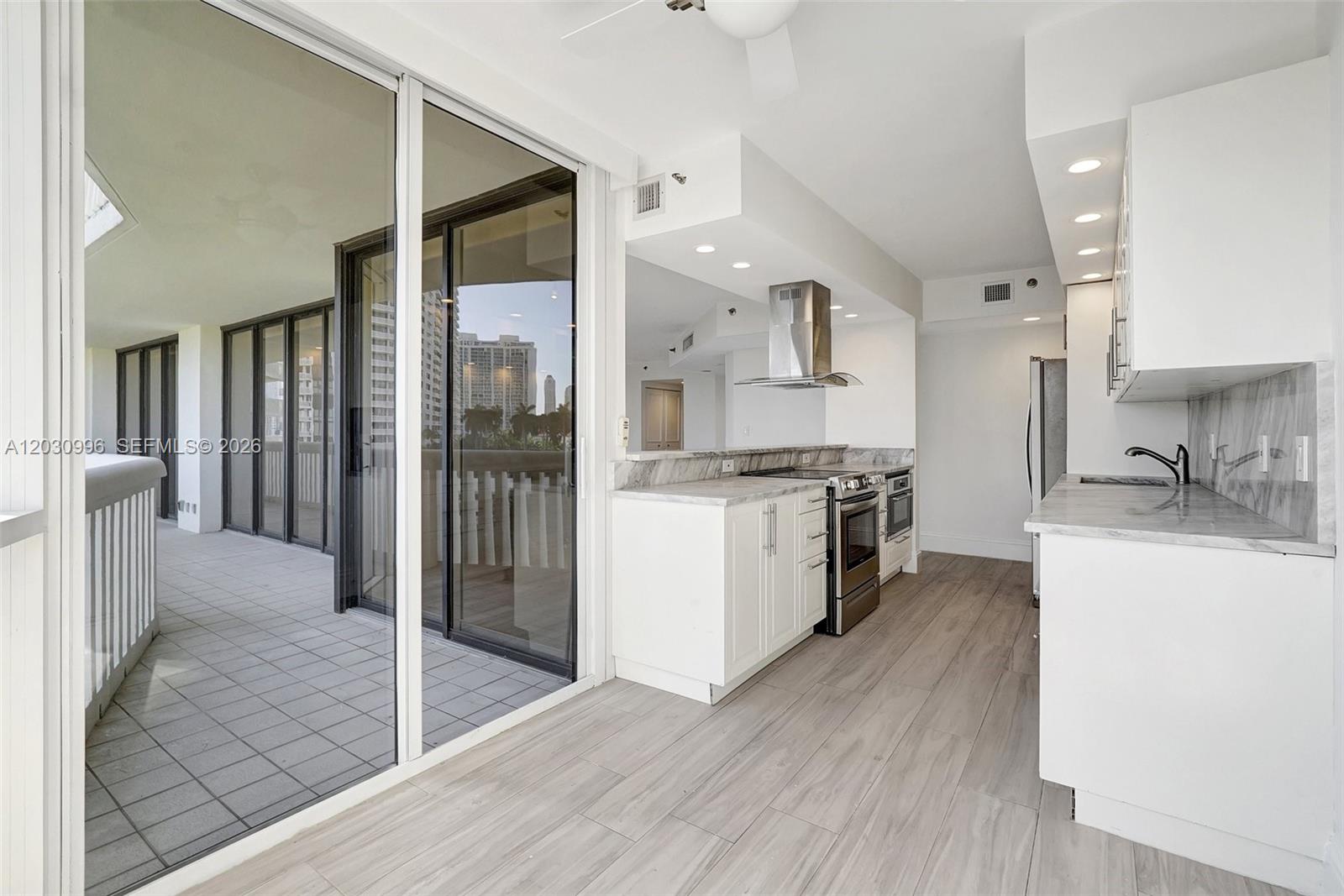 1000 Island Blvd #707, Aventura FL 33160